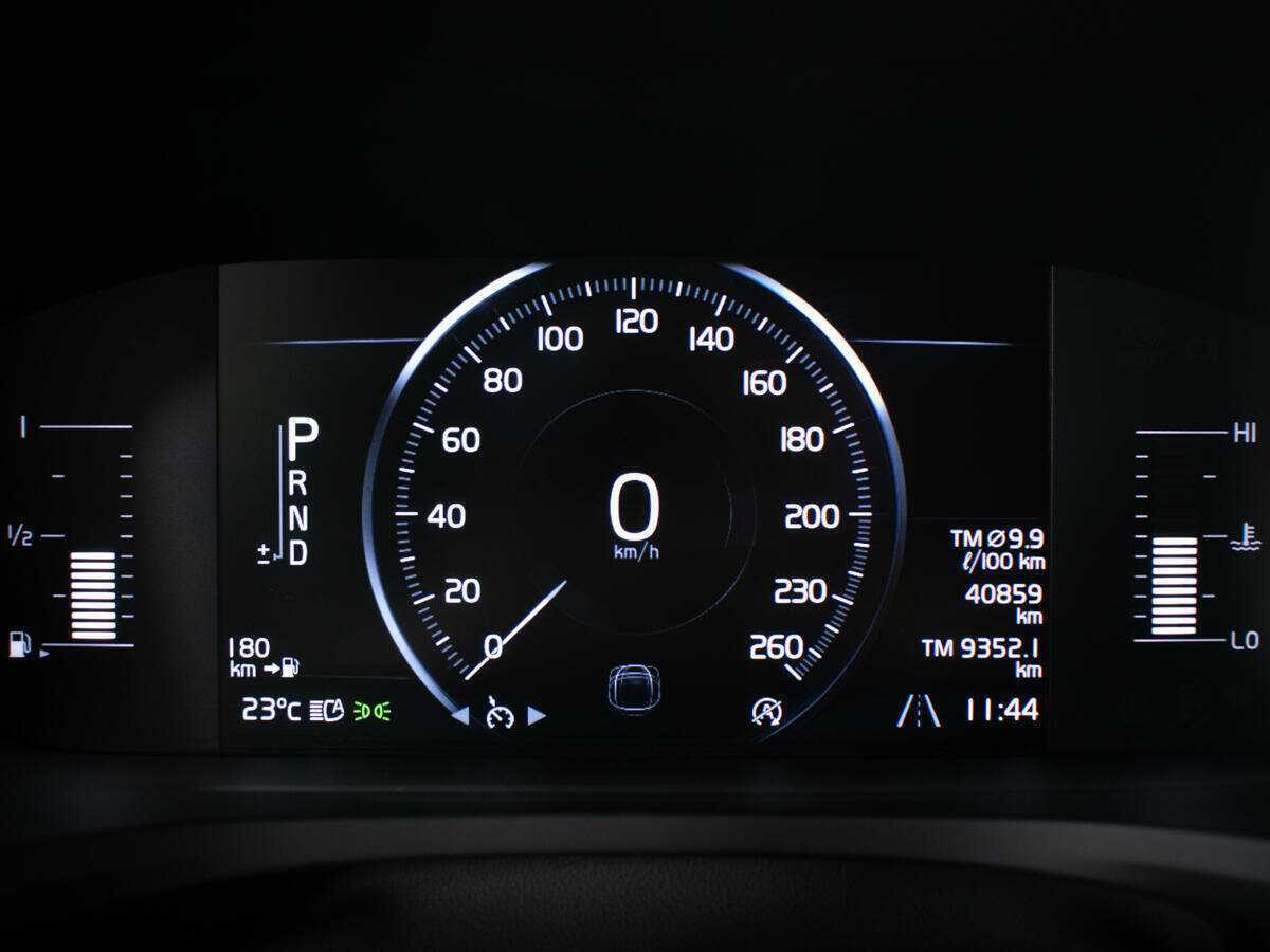 Volvo V60 Cross Country с пробегом — 2019 год. Фото: #11