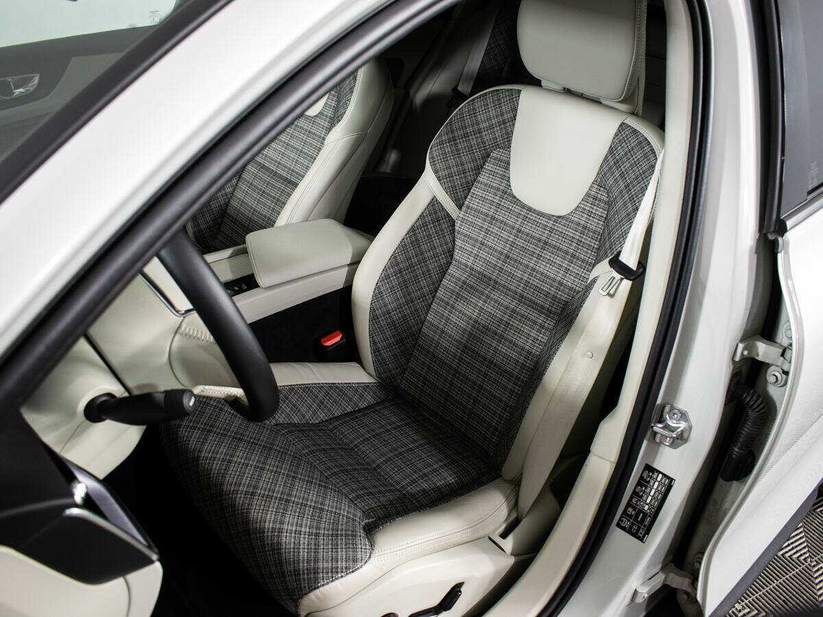 Volvo V60 Cross Country с пробегом — 2019 год. Фото: #13