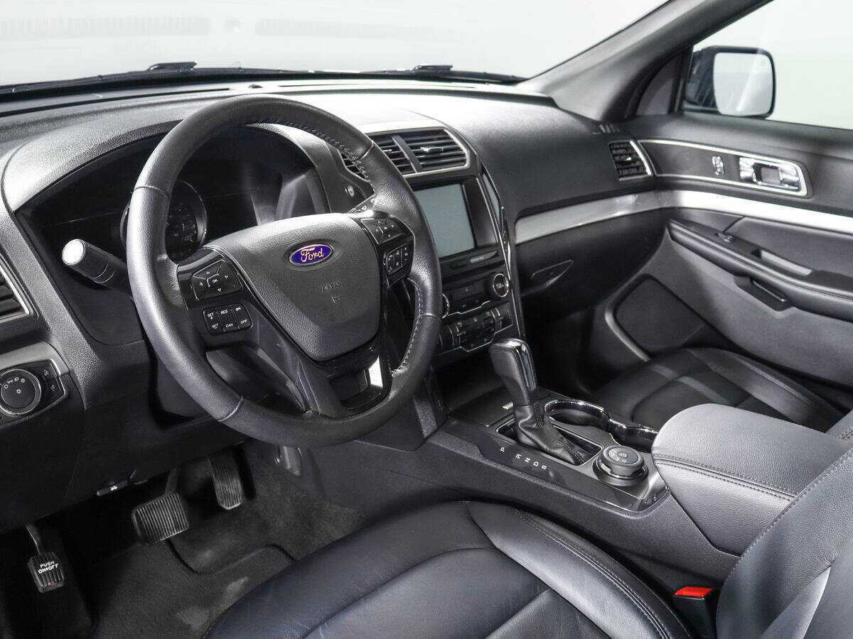 Ford Explorer с пробегом — 2017 год. Фото: #10