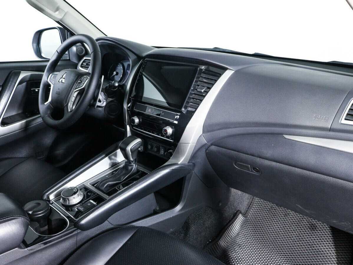 Mitsubishi Pajero Sport с пробегом — 2020 год. Фото: #6