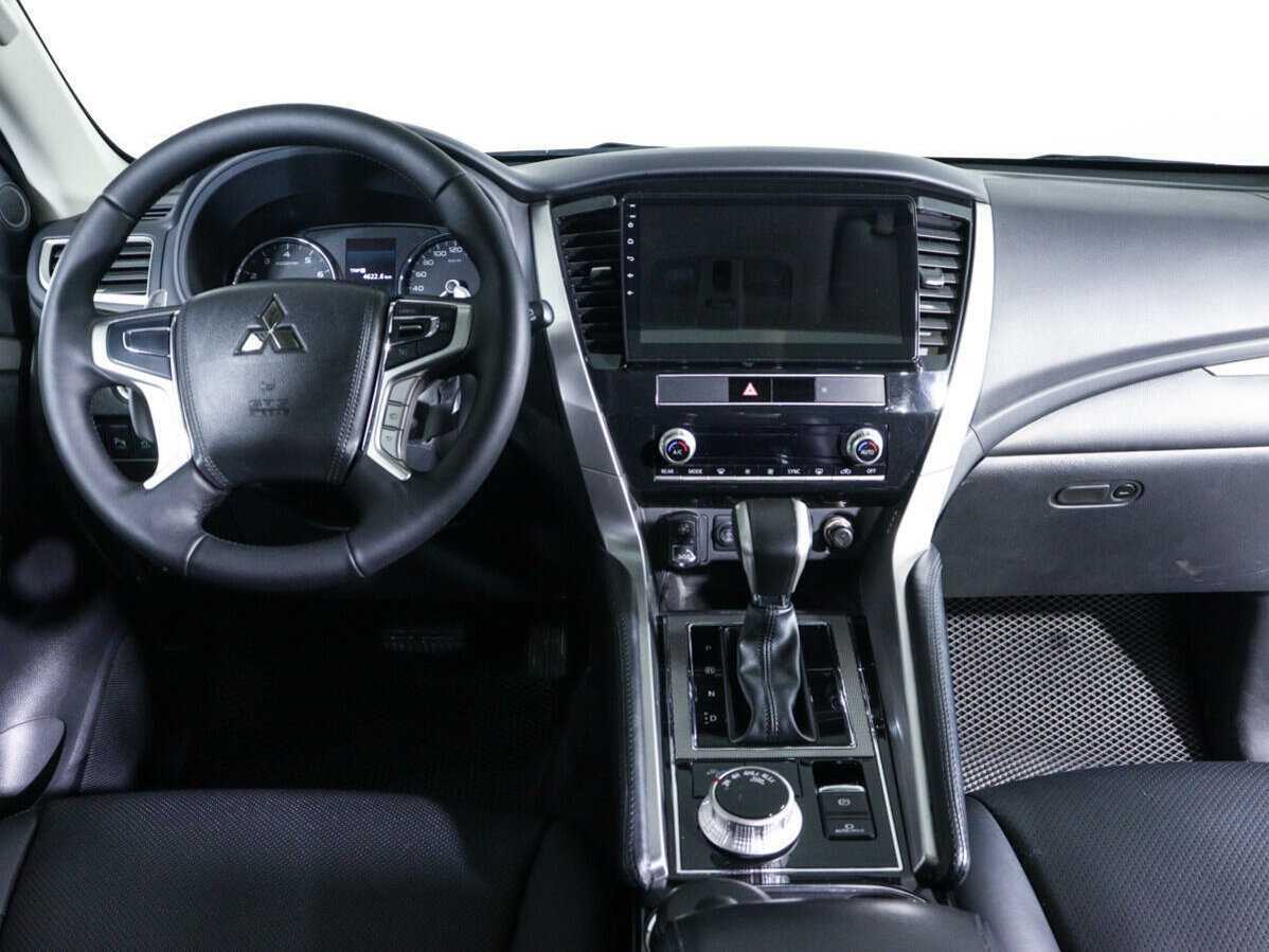 Mitsubishi Pajero Sport с пробегом — 2020 год. Фото: #9