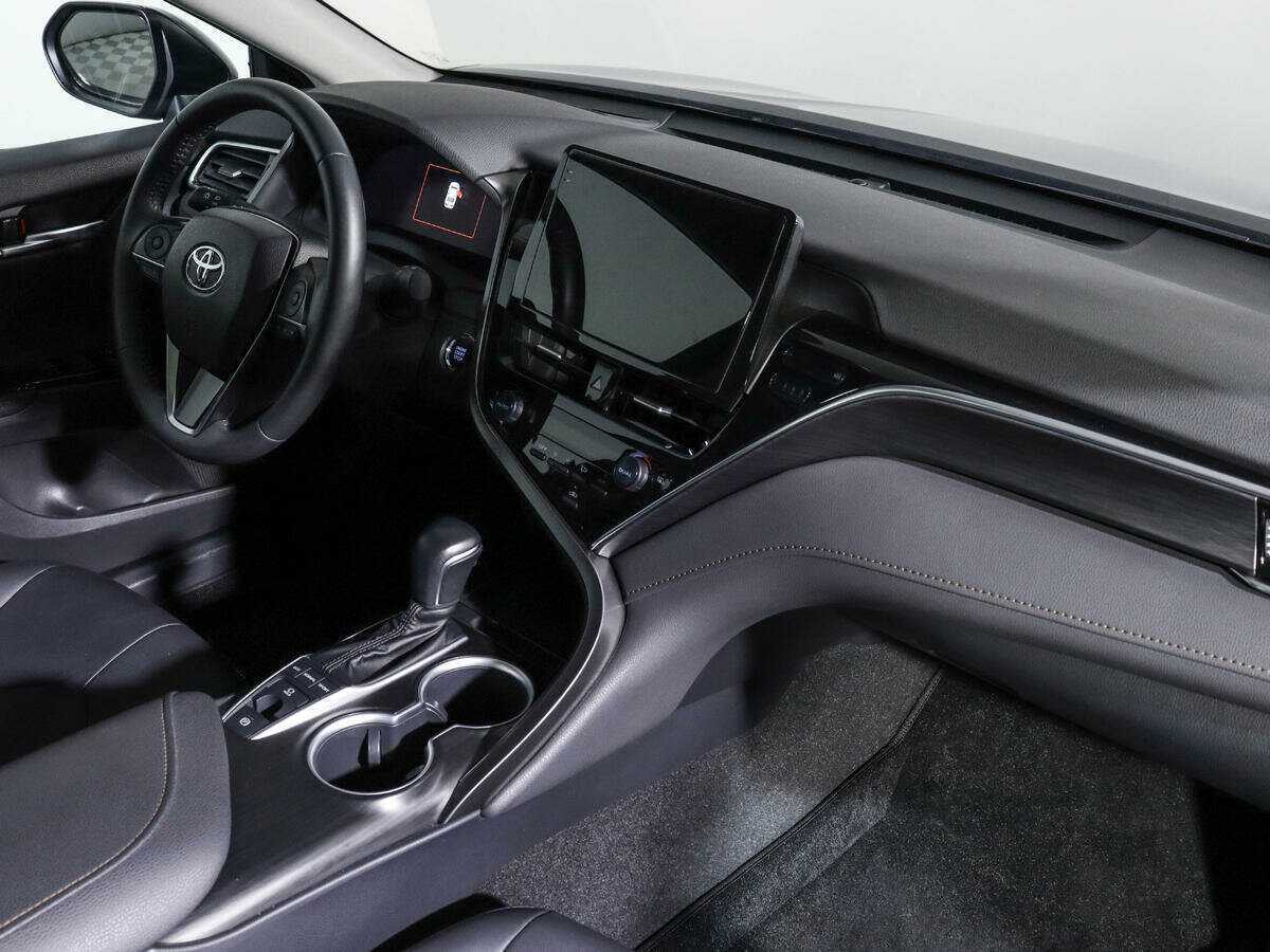 Toyota Camry с пробегом — 2023 год. Фото: #8
