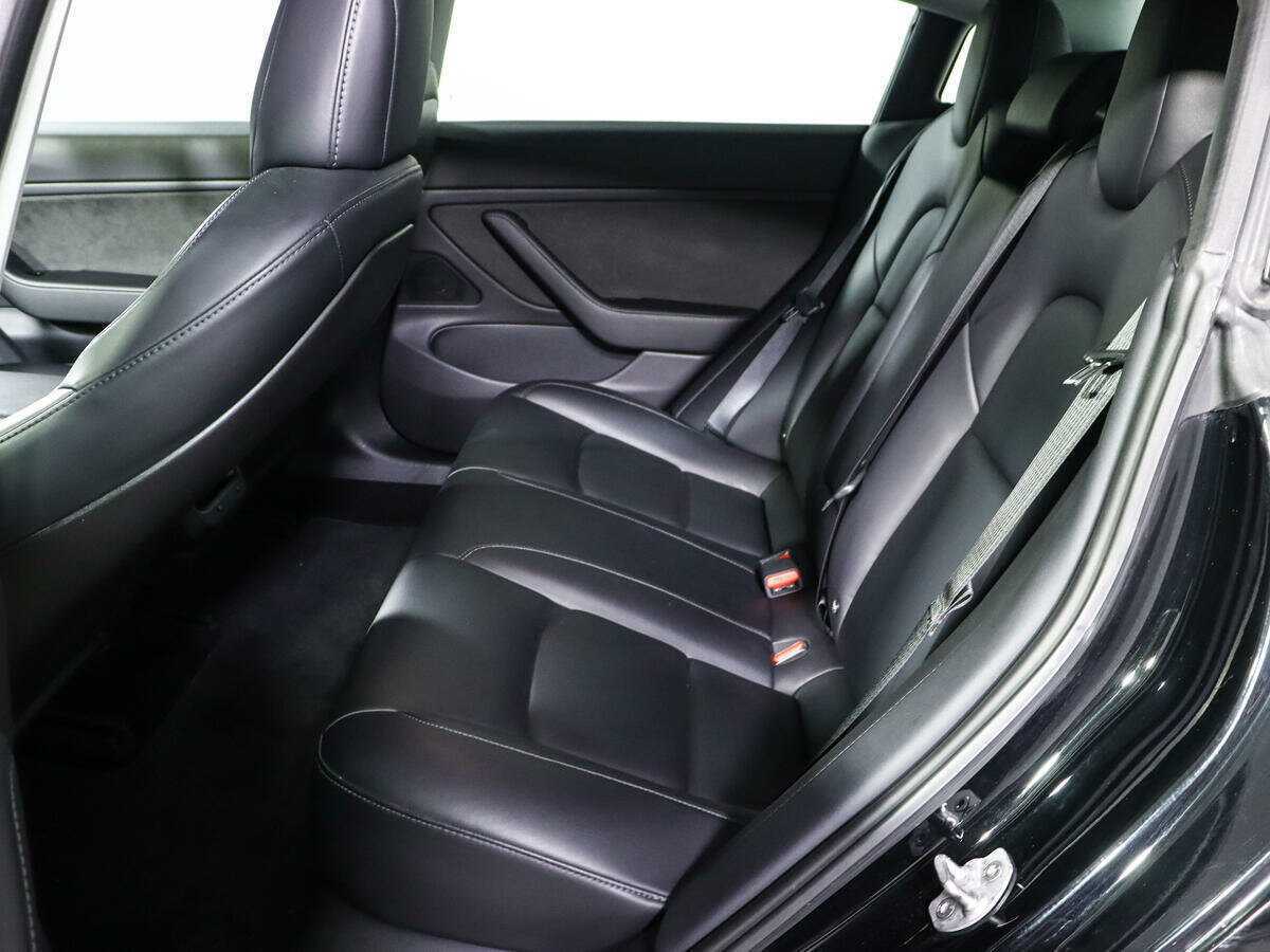 Tesla Model 3 с пробегом — 2018 год. Фото: #7