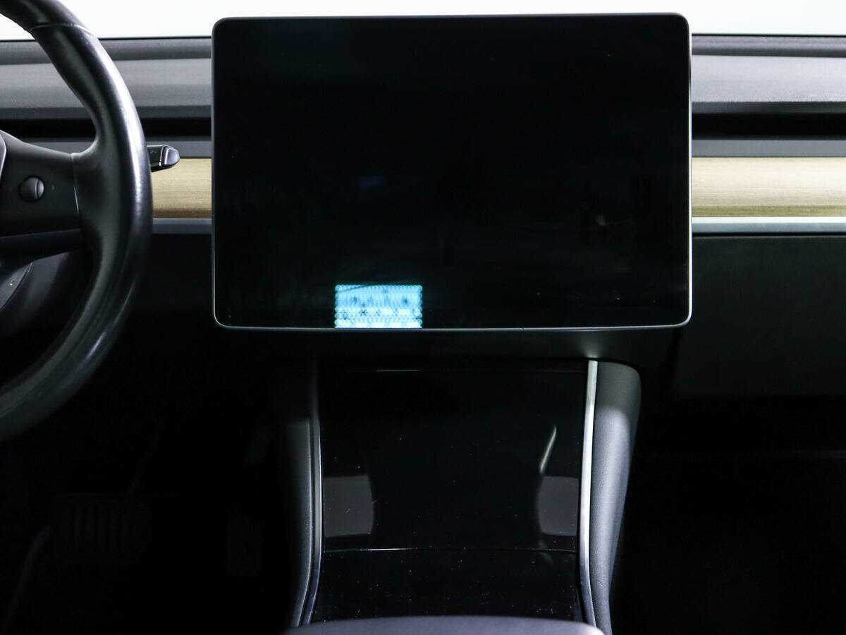 Tesla Model 3 с пробегом — 2018 год. Фото: #10