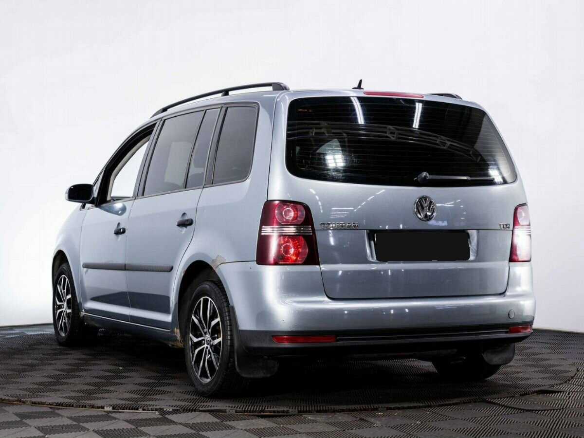 Volkswagen Touran с пробегом — 2008 год. Фото: #3