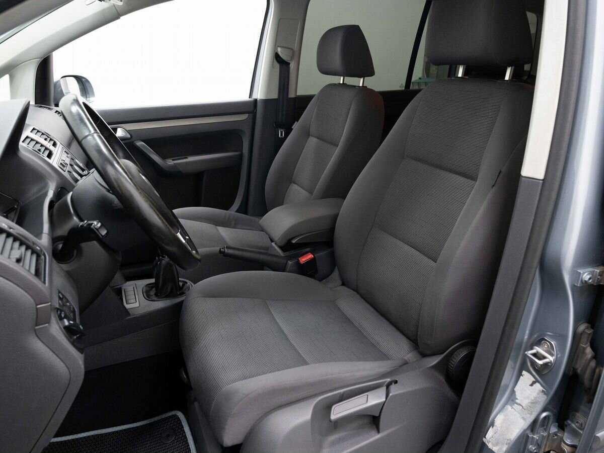 Volkswagen Touran с пробегом — 2008 год. Фото: #7