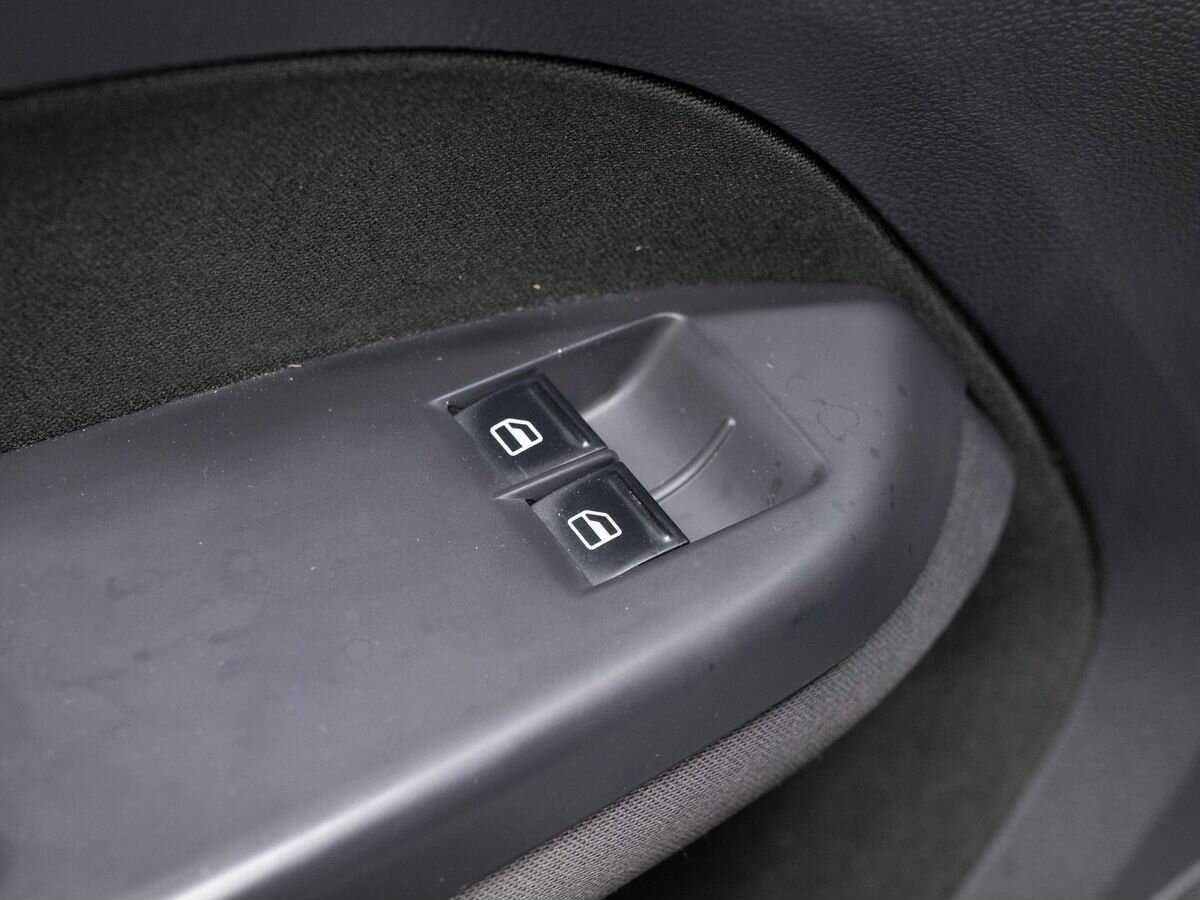 Volkswagen Touran с пробегом — 2008 год. Фото: #14