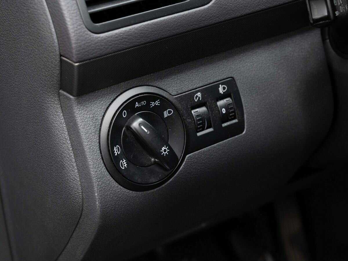 Volkswagen Touran с пробегом — 2008 год. Фото: #15