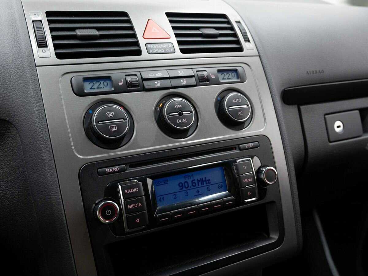 Volkswagen Touran с пробегом — 2008 год. Фото: #17