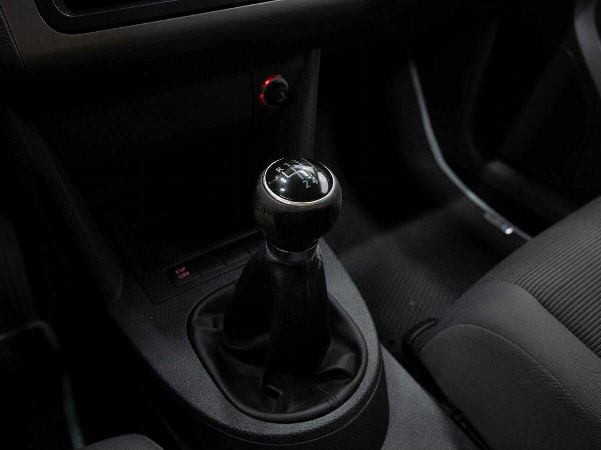 Volkswagen Touran с пробегом — 2008 год. Фото: #19