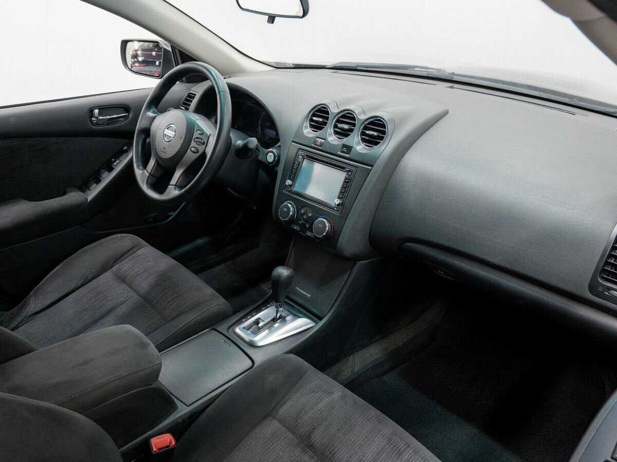 Nissan Altima с пробегом — 2012 год. Фото: #6