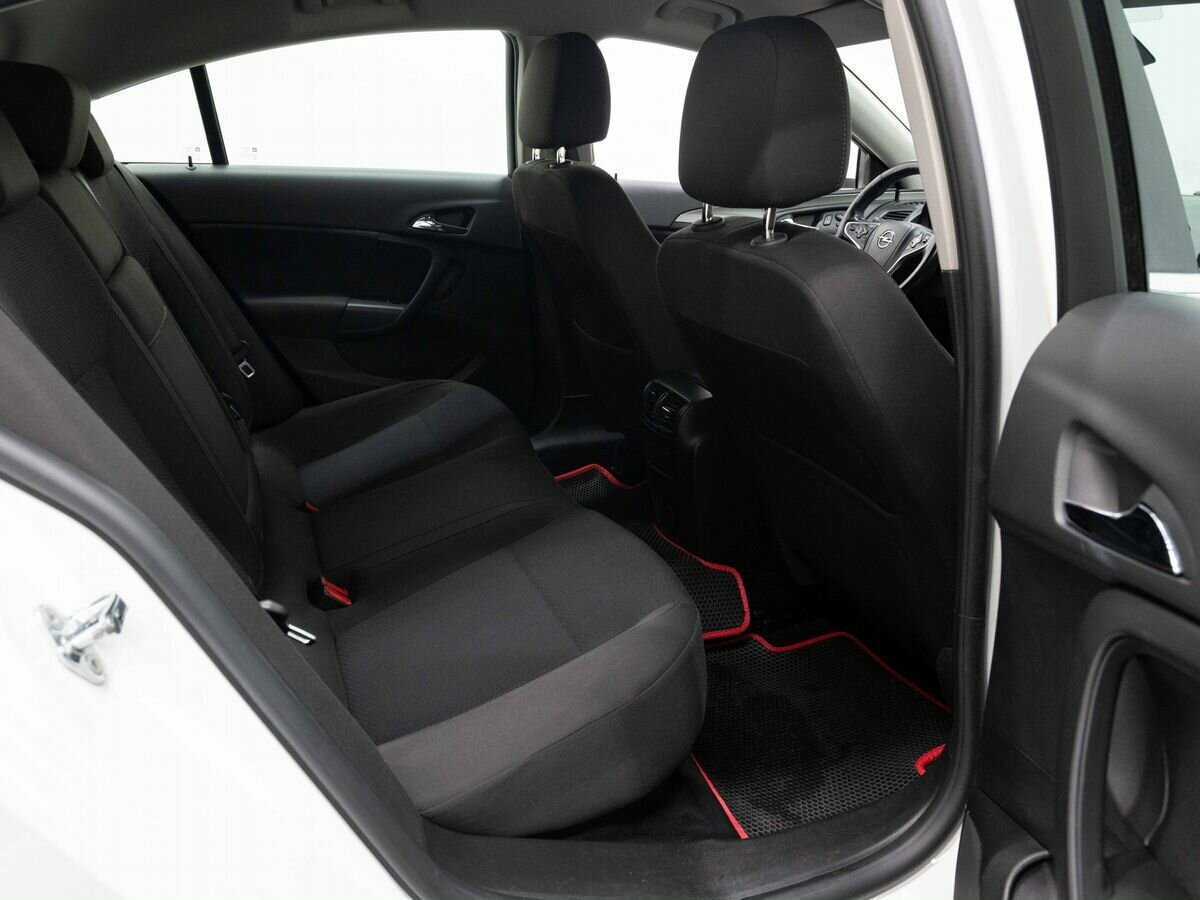 Opel Insignia с пробегом — 2014 год. Фото: #9