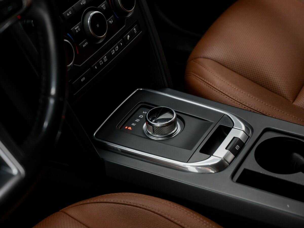 Land Rover Discovery Sport с пробегом — 2015 год. Фото: #14