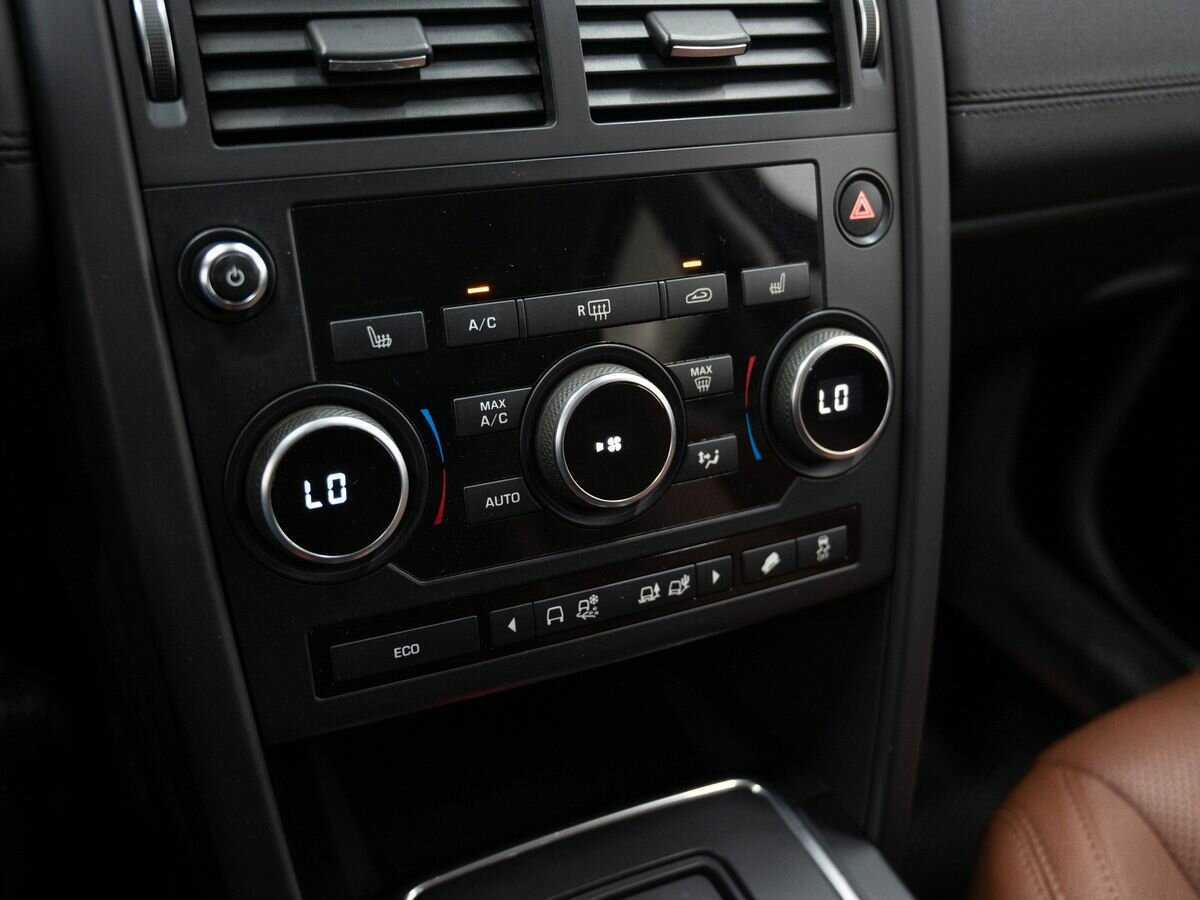 Land Rover Discovery Sport с пробегом — 2015 год. Фото: #15