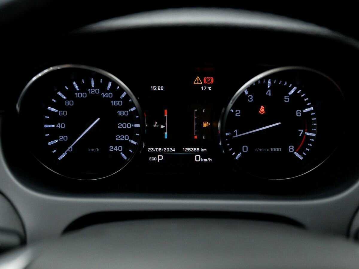 Land Rover Discovery Sport с пробегом — 2015 год. Фото: #17