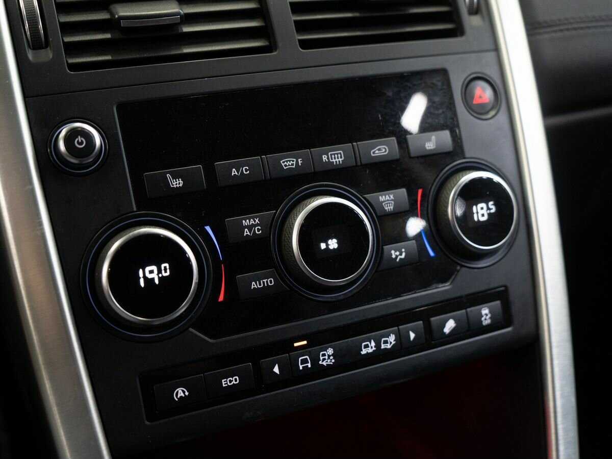 Land Rover Discovery Sport с пробегом — 2017 год. Фото: #13