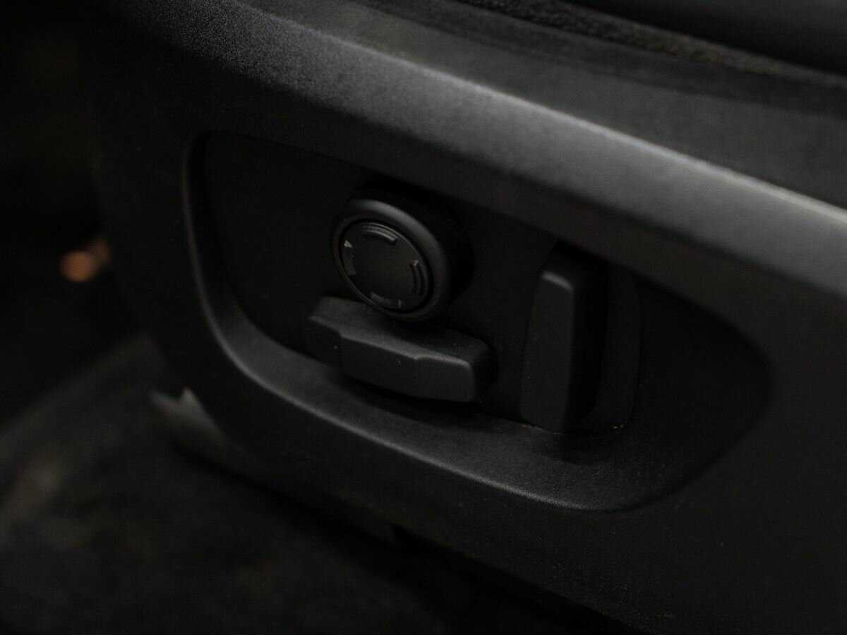 Land Rover Discovery Sport с пробегом — 2017 год. Фото: #16