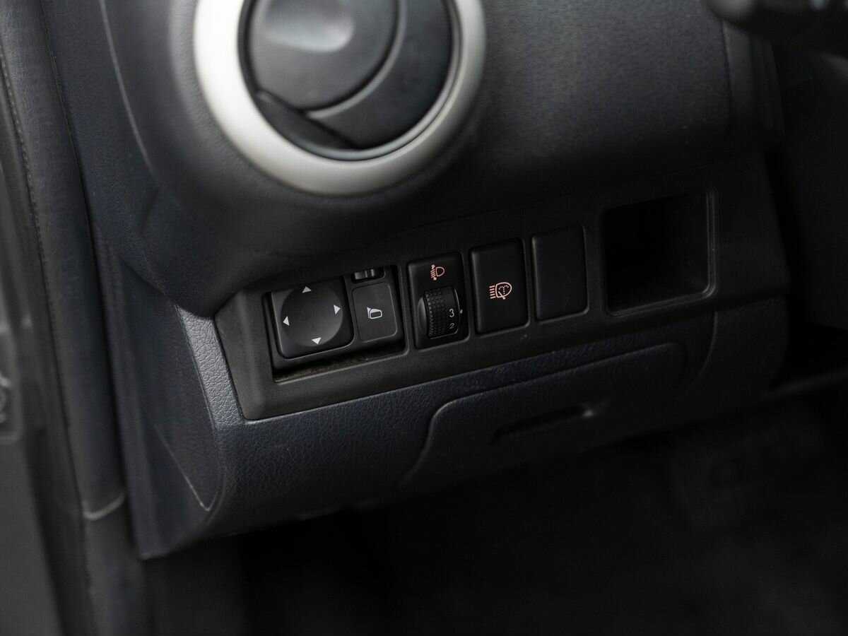 Nissan Note с пробегом — 2011 год. Фото: #15