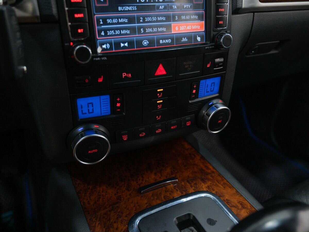 Volkswagen Touareg с пробегом — 2009 год. Фото: #19