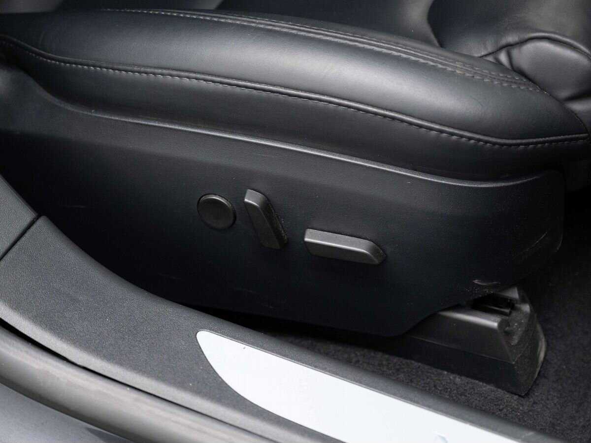 Tesla Model S с пробегом — 2020 год. Фото: #12