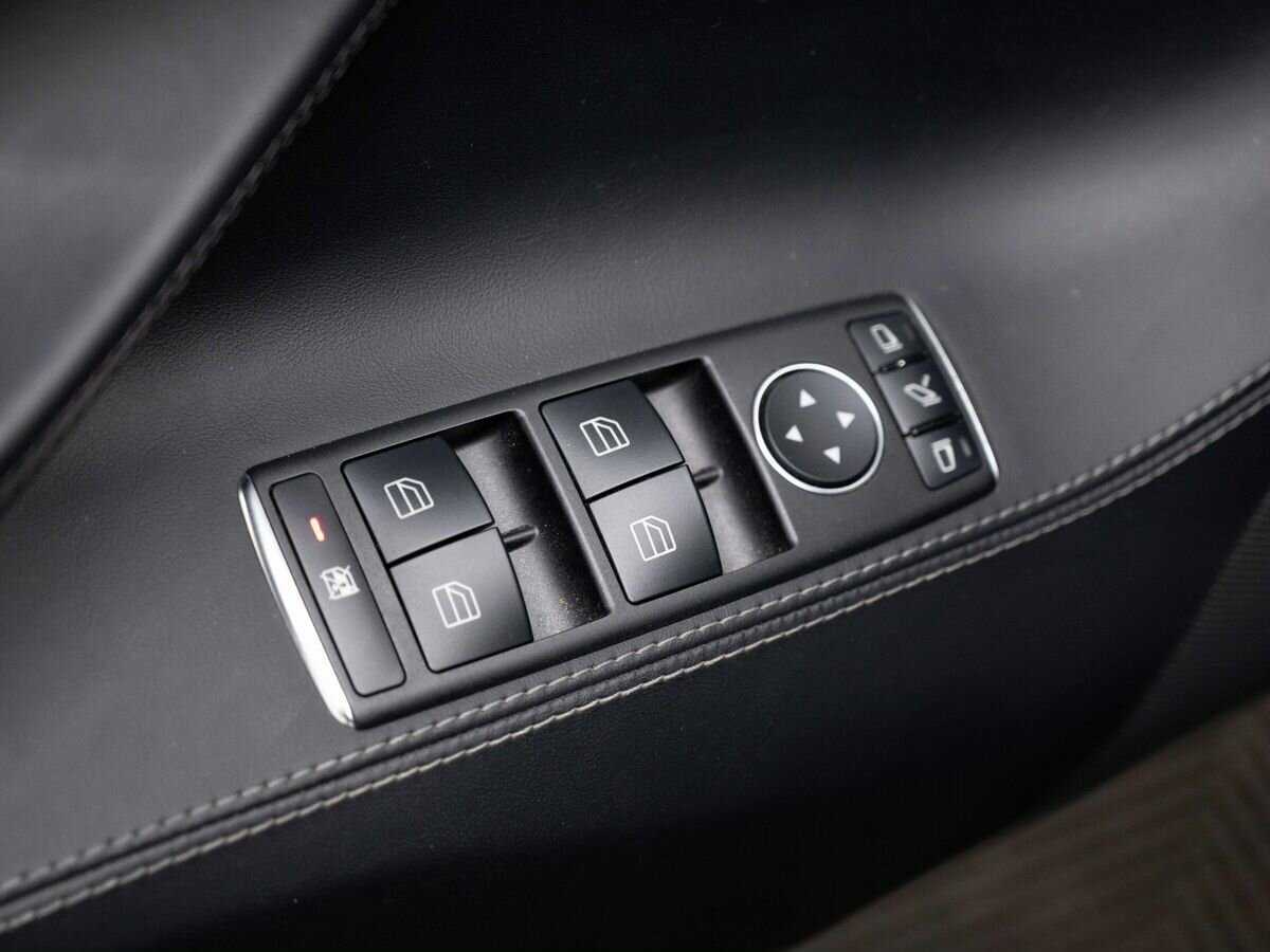 Tesla Model S с пробегом — 2020 год. Фото: #17