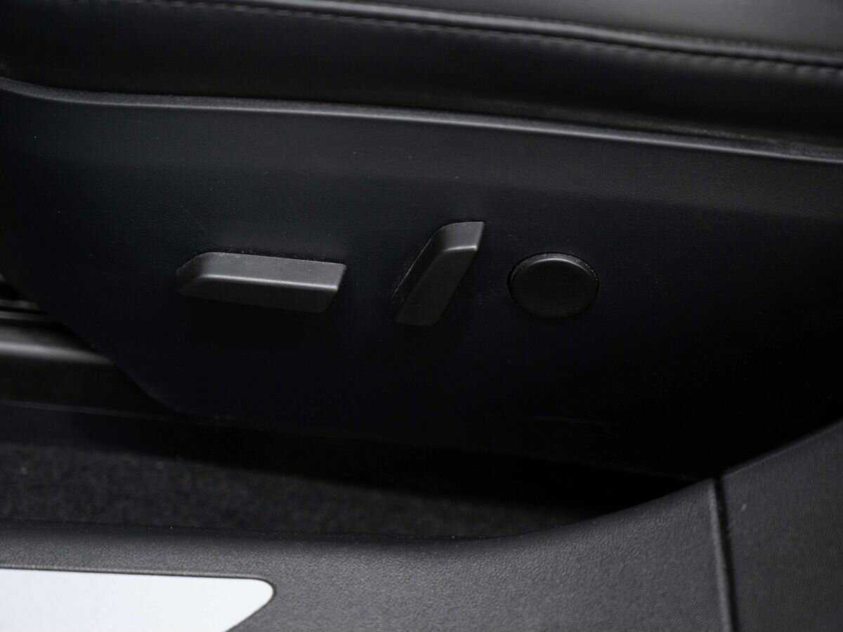 Tesla Model S с пробегом — 2020 год. Фото: #18