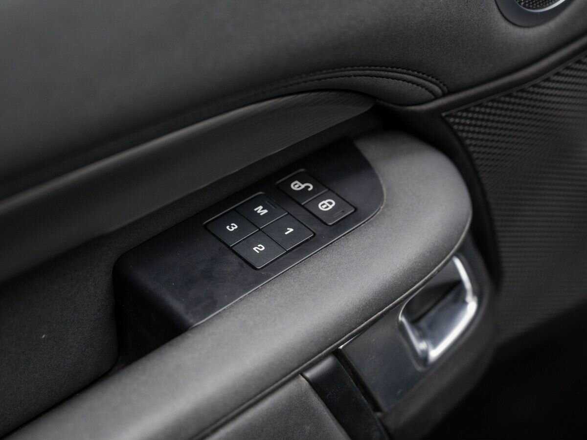 Land Rover Discovery с пробегом — 2017 год. Фото: #15