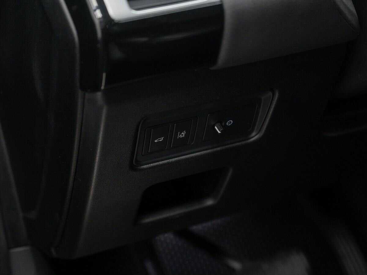 Land Rover Discovery с пробегом — 2017 год. Фото: #16