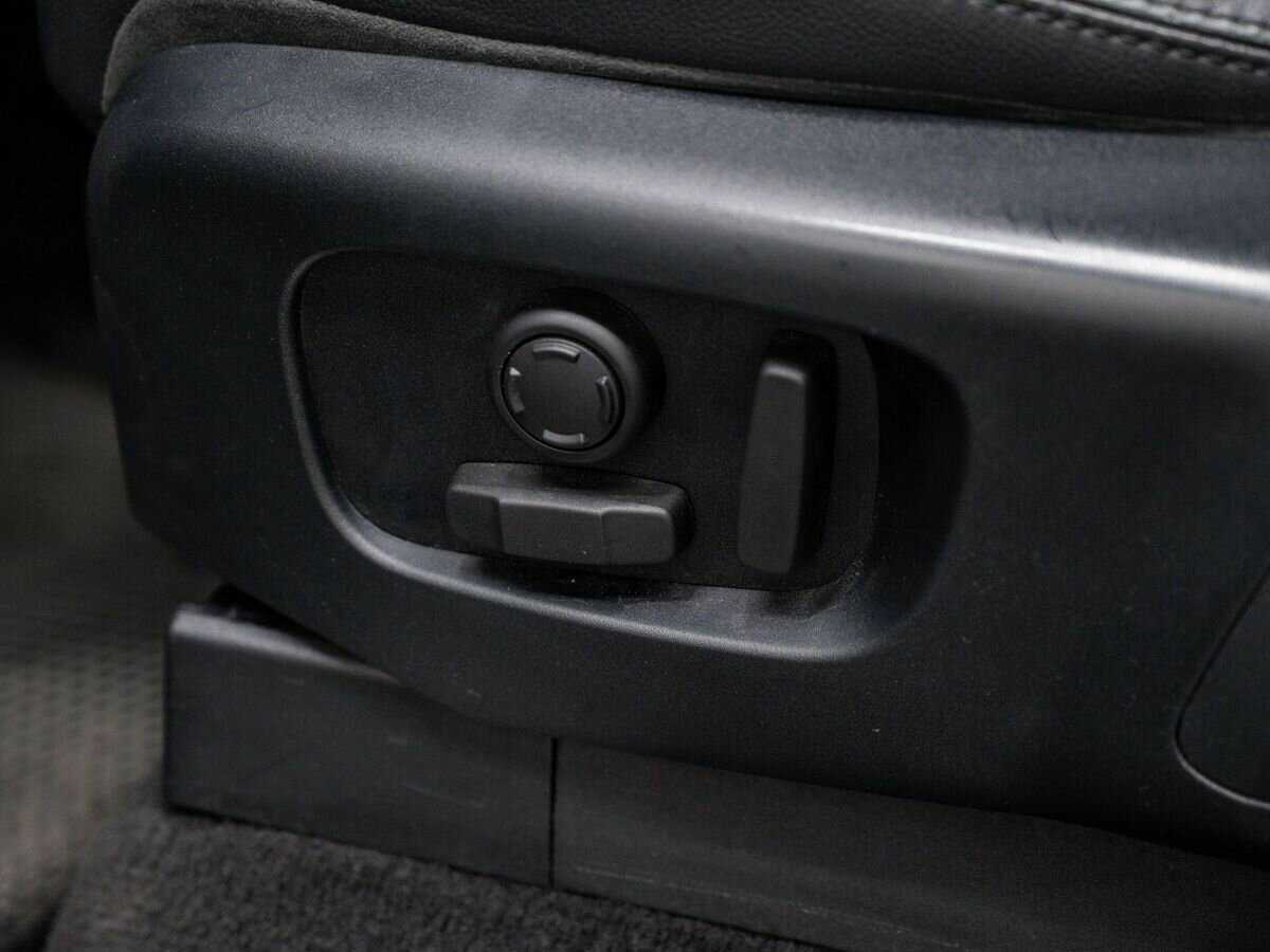 Land Rover Discovery с пробегом — 2017 год. Фото: #17