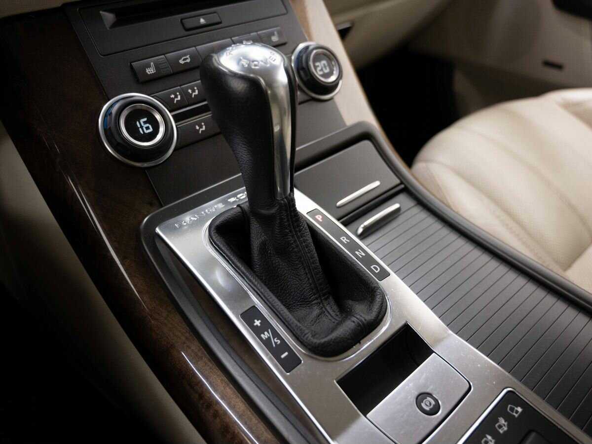 Land Rover Range Rover Sport с пробегом — 2012 год. Фото: #17