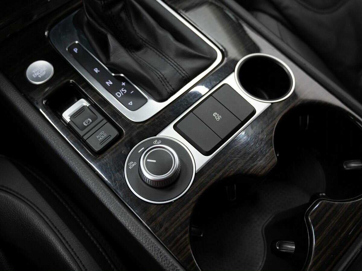 Volkswagen Touareg с пробегом — 2015 год. Фото: #18