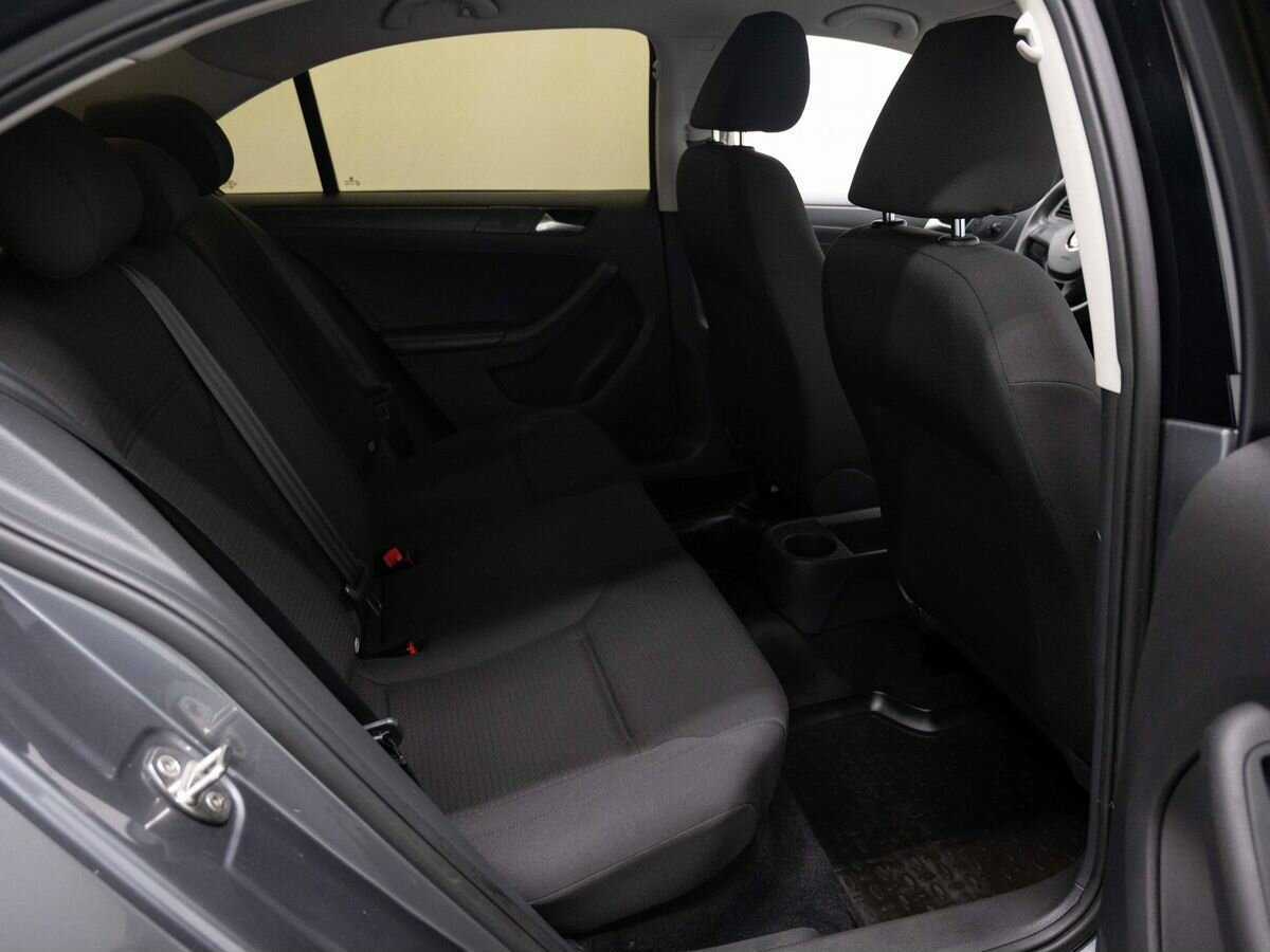 Volkswagen Jetta с пробегом — 2015 год. Фото: #8