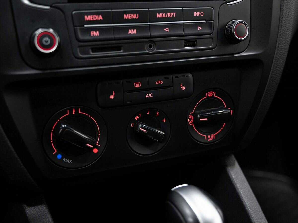 Volkswagen Jetta с пробегом — 2015 год. Фото: #16