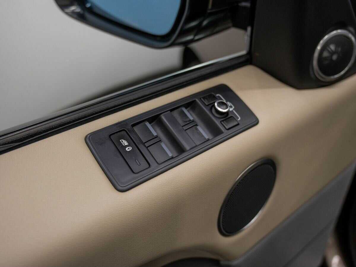 Land Rover Range Rover Sport с пробегом — 2013 год. Фото: #15