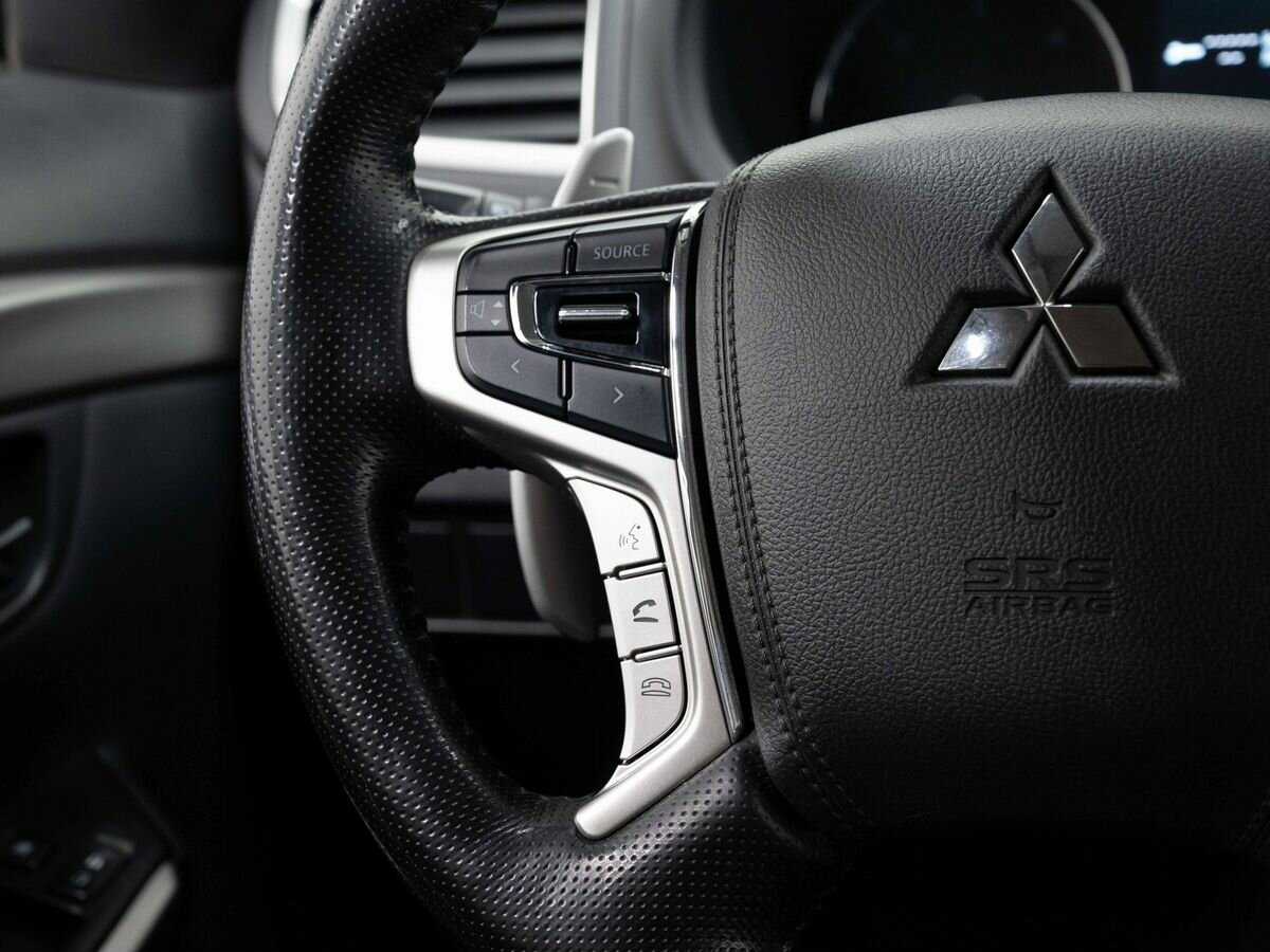 Mitsubishi Pajero Sport с пробегом — 2017 год. Фото: #14
