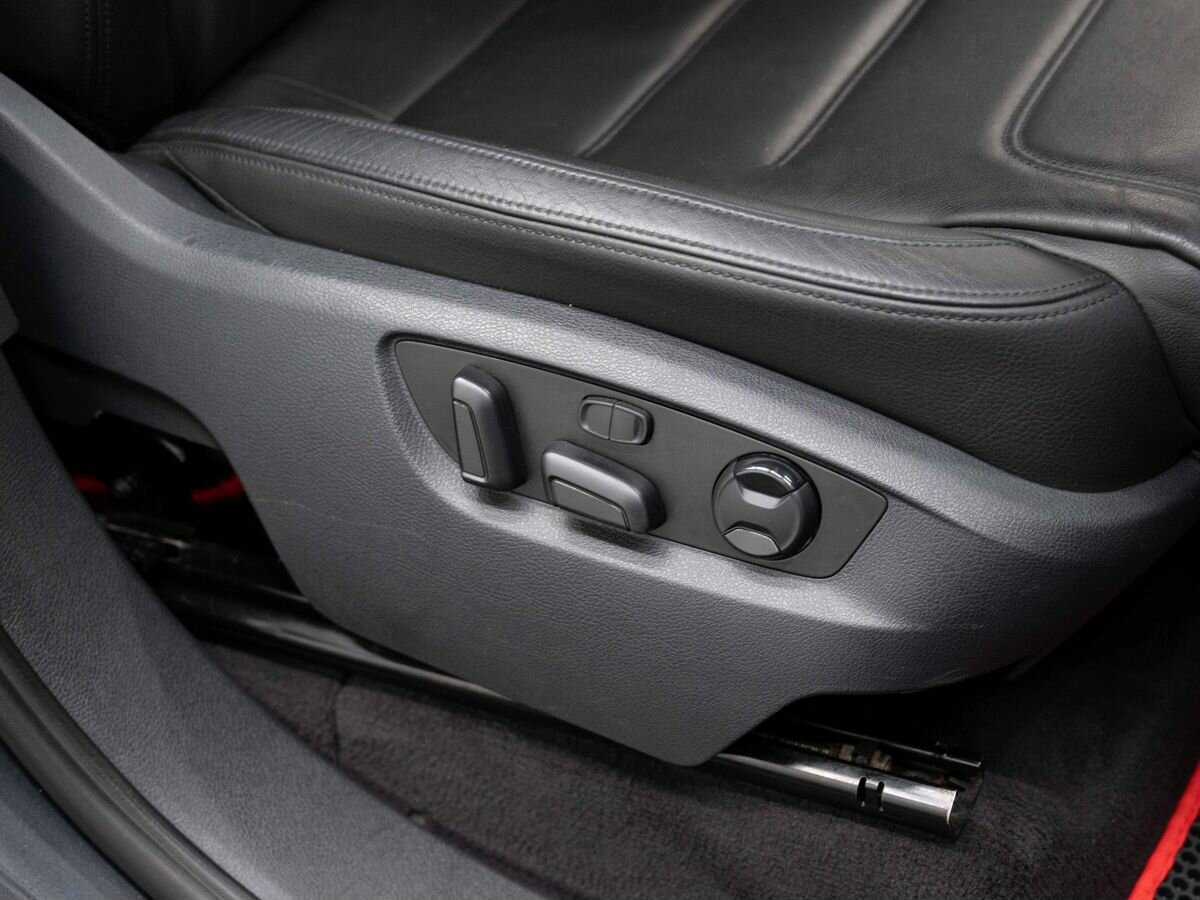 Volkswagen Touareg с пробегом — 2010 год. Фото: #12