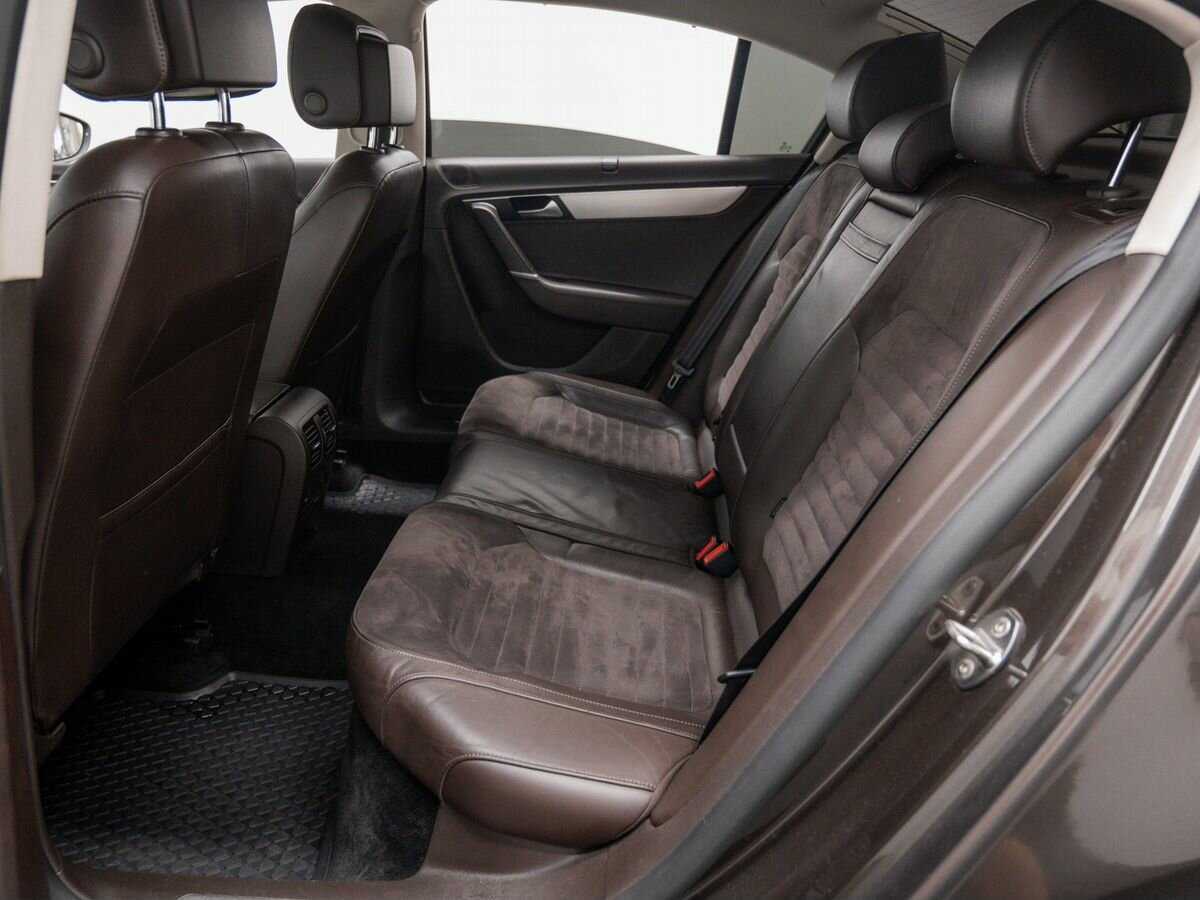 Volkswagen Passat с пробегом — 2012 год. Фото: #12