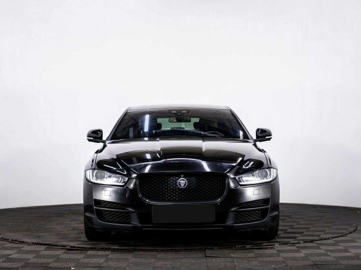 Jaguar XE с пробегом — 2016 год. Фото: #1