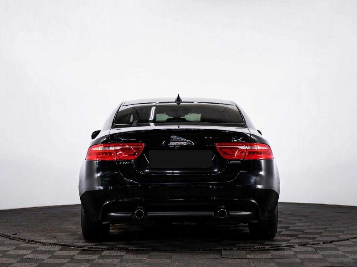 Jaguar XE с пробегом — 2016 год. Фото: #4