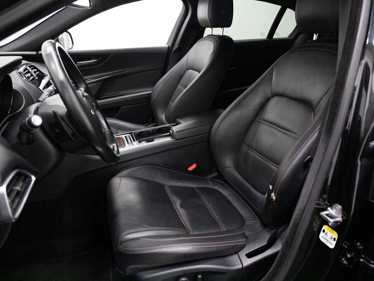 Jaguar XE с пробегом — 2016 год. Фото: #7