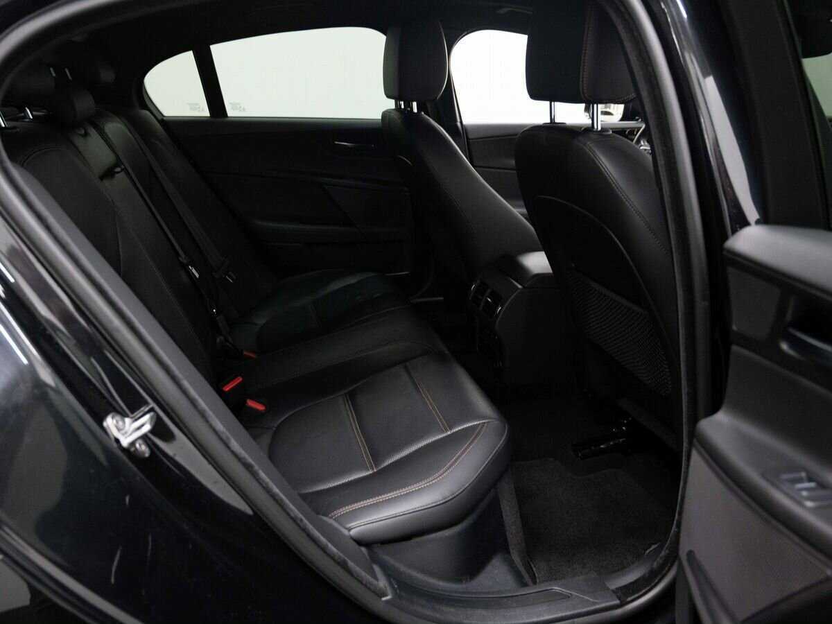 Jaguar XE с пробегом — 2016 год. Фото: #9