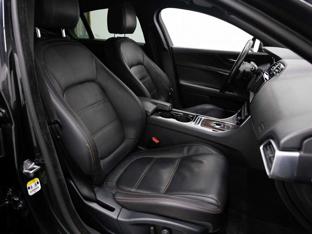 Jaguar XE с пробегом — 2016 год. Фото: #11