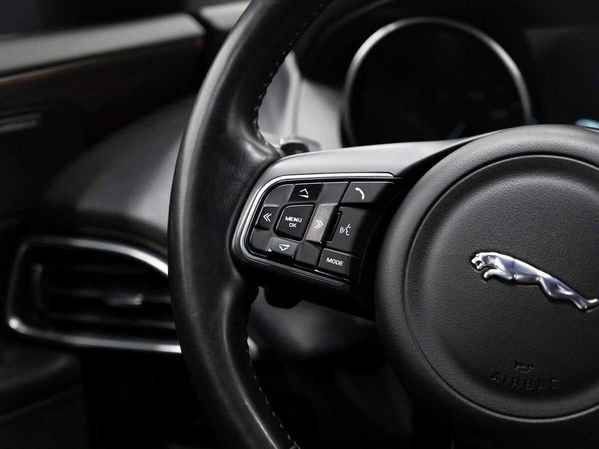 Jaguar XE с пробегом — 2016 год. Фото: #14