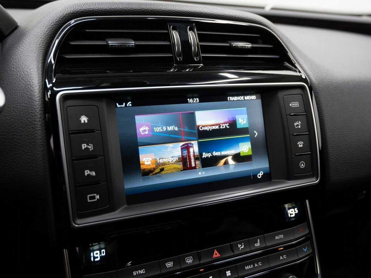 Jaguar XE с пробегом — 2016 год. Фото: #20