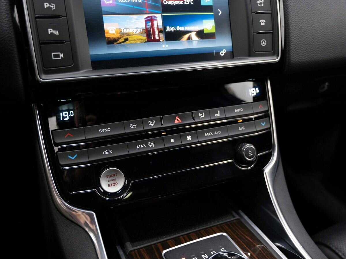 Jaguar XE с пробегом — 2016 год. Фото: #21