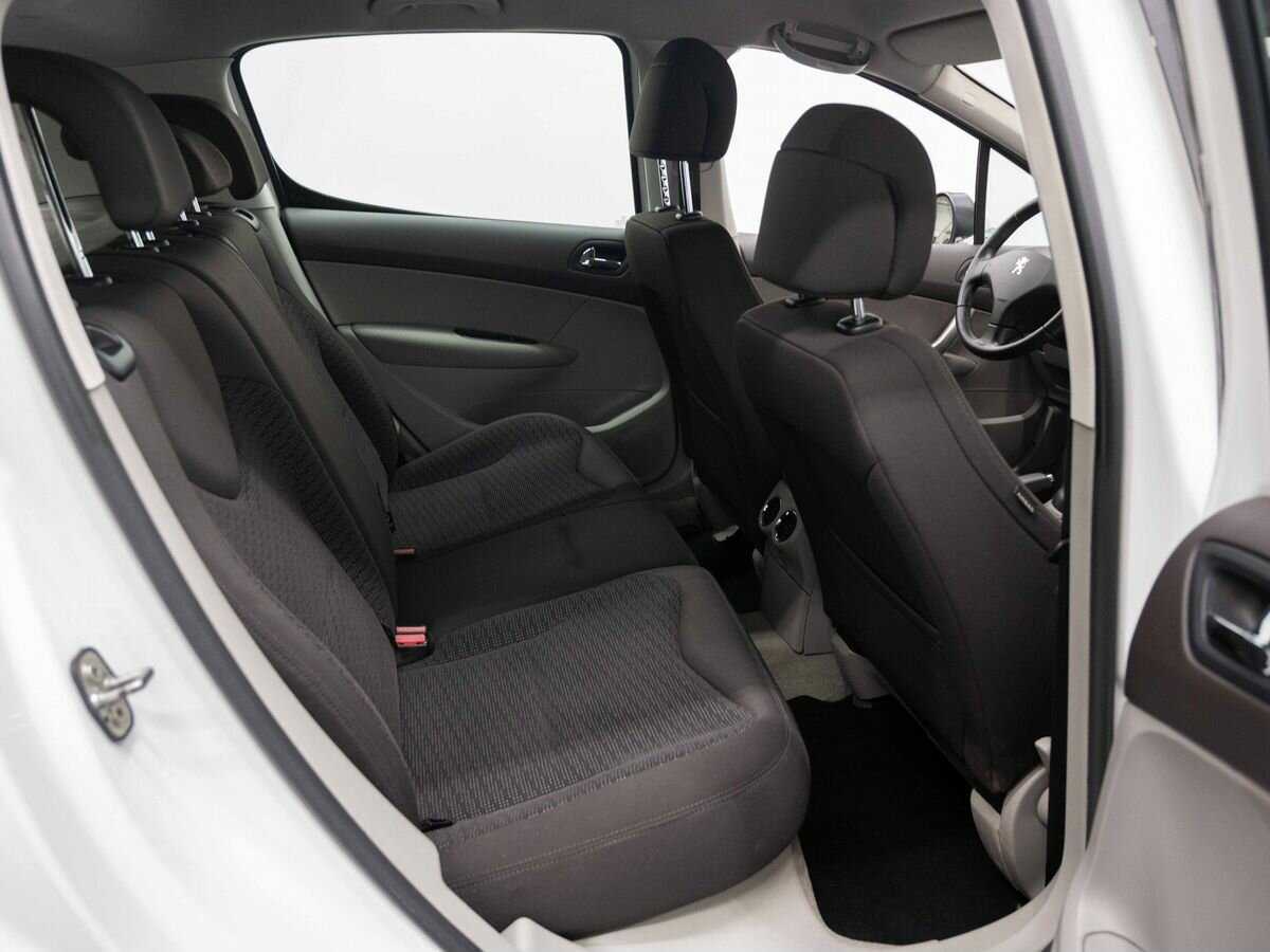 Peugeot 308 с пробегом — 2008 год. Фото: #9