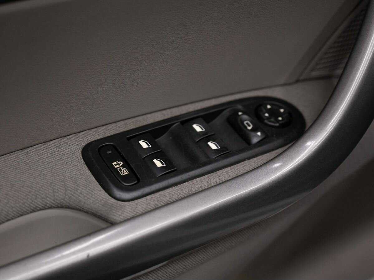 Peugeot 308 с пробегом — 2008 год. Фото: #15