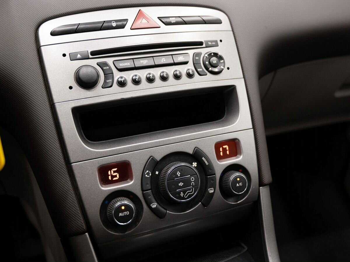 Peugeot 308 с пробегом — 2008 год. Фото: #17