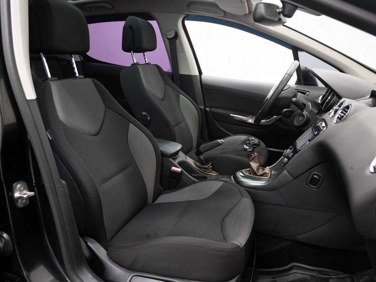 Peugeot 308 с пробегом — 2010 год. Фото: #11