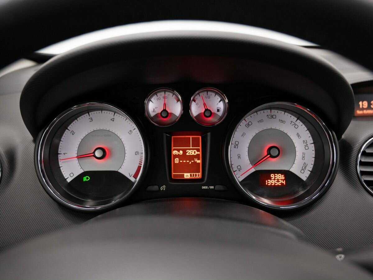 Peugeot 308 с пробегом — 2010 год. Фото: #15